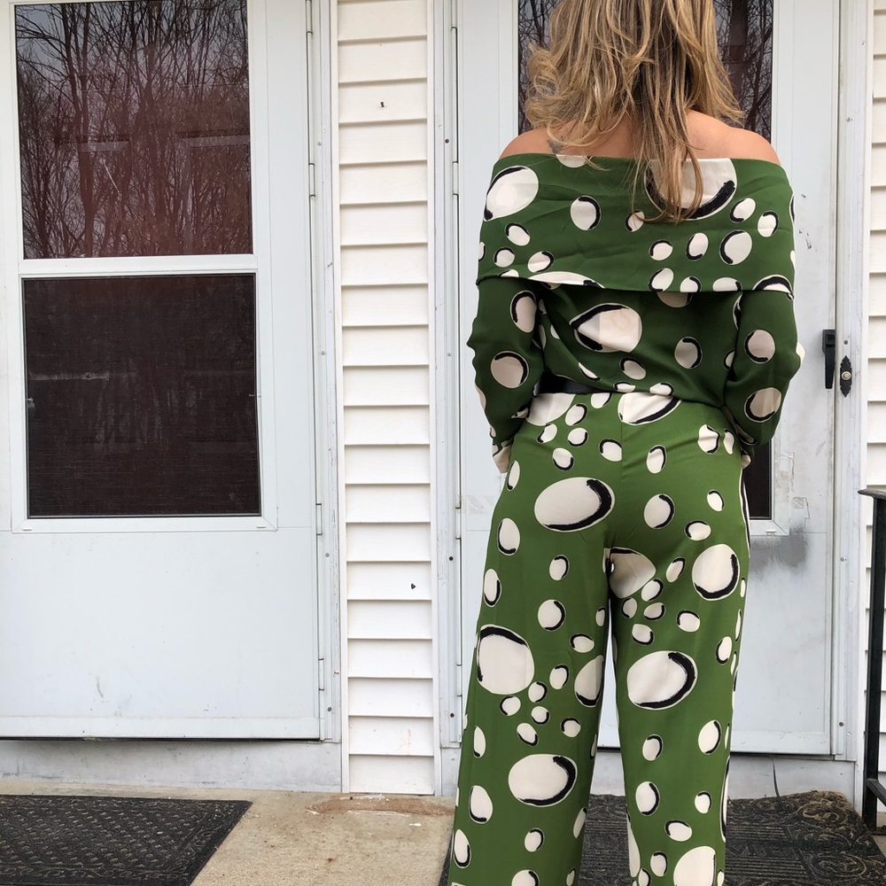 Set - Picture 2 of 8